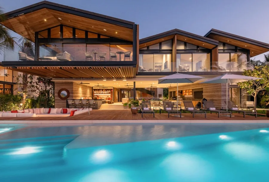 Piscina infinita con vista al mar